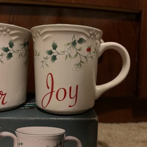 Pair of Pfaltzgraff WINTERBERRY Sentiment Mugs, Cheer and Joy, in Original Box - Picture 7 of 7